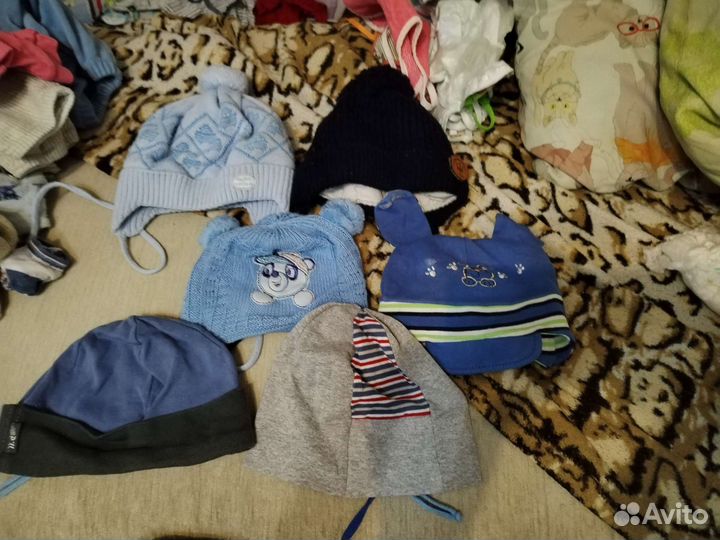 Пакет с шапками и чепчиками