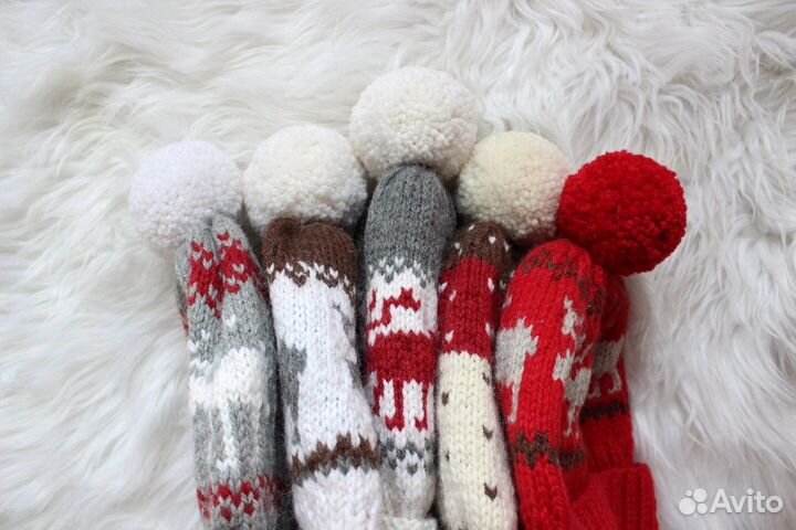 Вязаные шапки с оленями