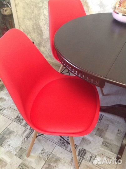 Стол круглый со стульями