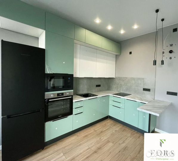 Встроенный кухонный гарнитур 