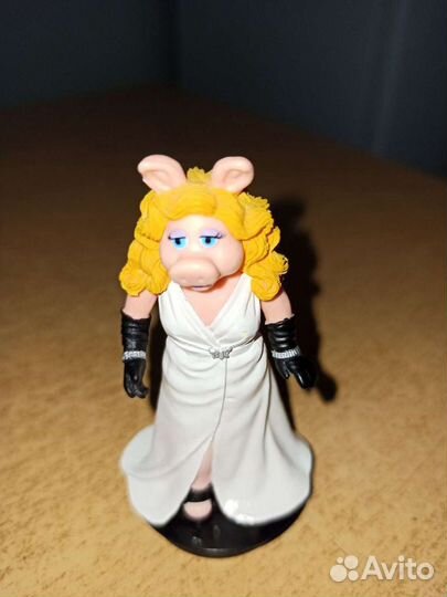 Игрушка-топпер на пробках из кинотеатра