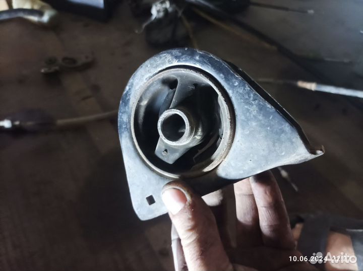 Опора двигателя Lancer 9