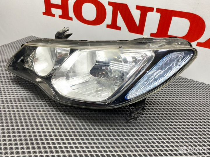 Фара галогеновая левая Honda Civic FD(4Д)