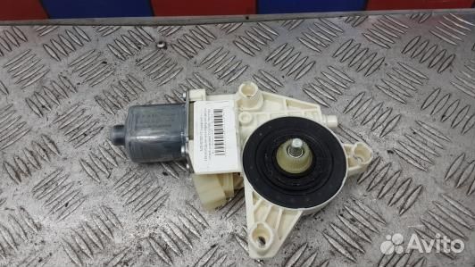 Моторчик стеклоподъемника переднего правого merced