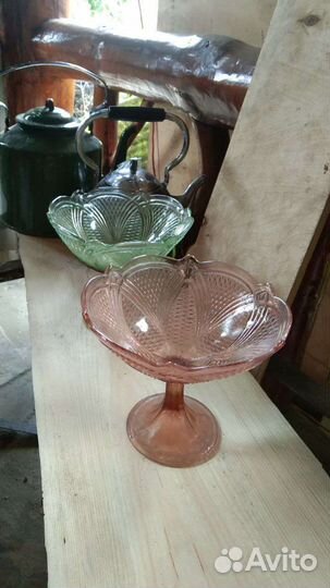Ваза для фруктов на ножке цветное стекло СССР