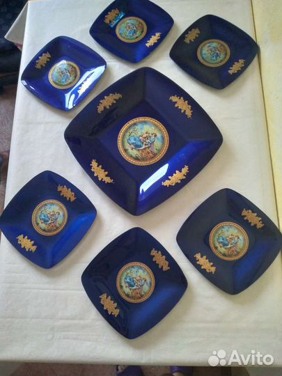 Набор из тарелок