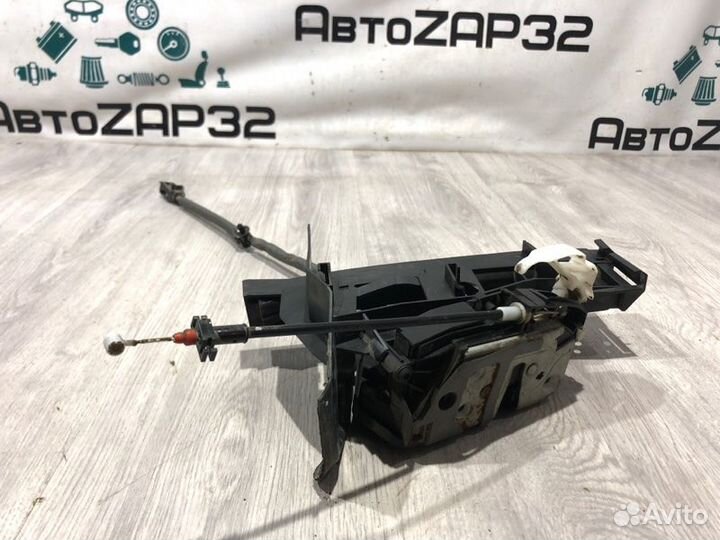 Замок двери задний правый Ford Focus 3 pnda 2011