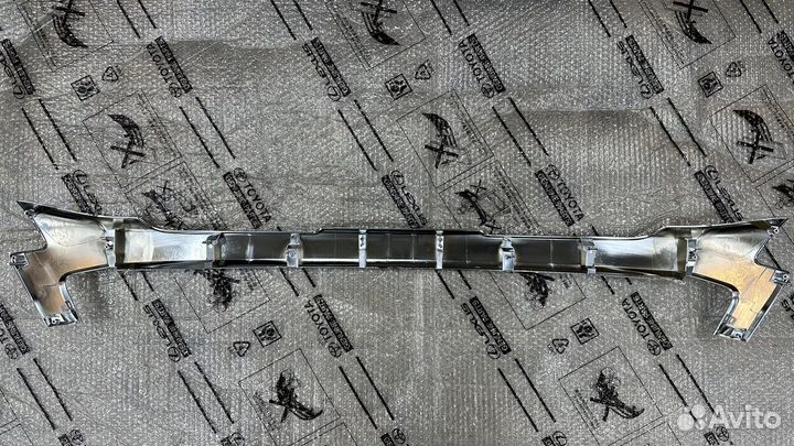 Lexus LX хром нижний на решетку новый оригинал