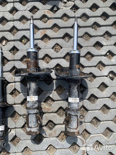 Амортизаторы на Subaru XV 1 поколения комплект