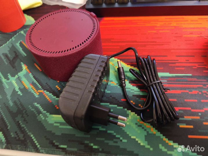 Яндекс станция с часами красная