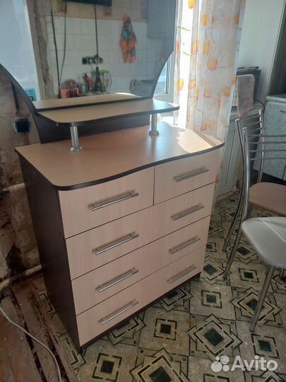 Продам комод с зеркалом
