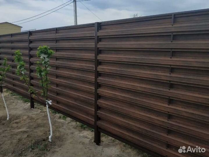Забор из штакетника