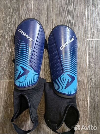 Щитки футбольные