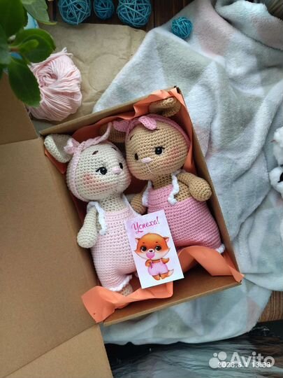 Вязаные зайчики игрушки ручной работы