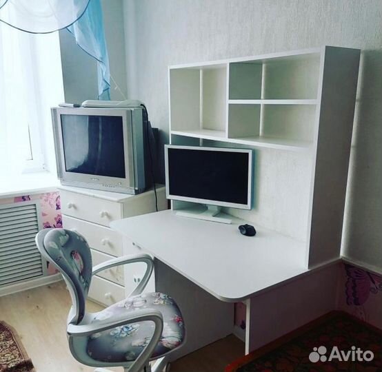 Стол письменный с надстройкой