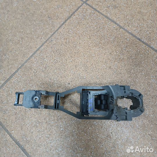 Кронштейн ручки двери Volkswagen Skoda