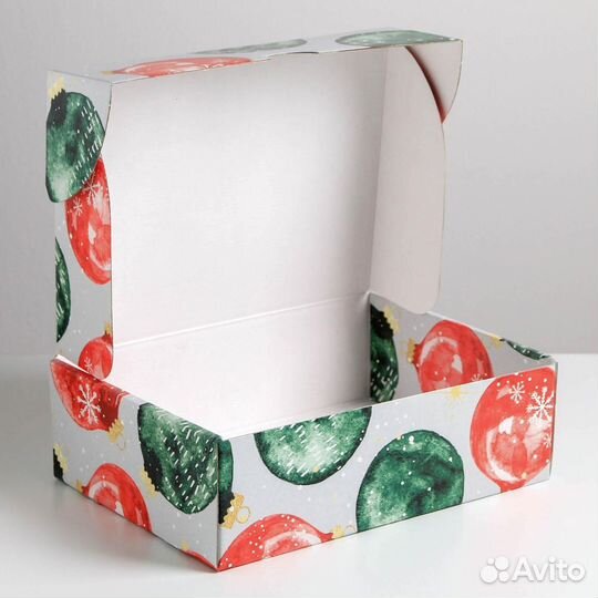 Коробка подарочная новогодняя