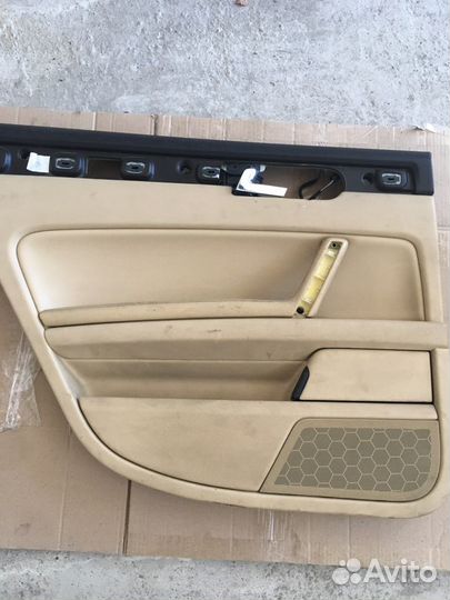 Обшивка задней двери Фольксваген Фаэтон(1503)