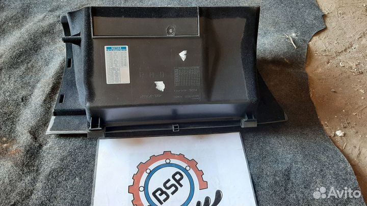 Бардачок Toyota Avensis AZT 250 2003-2006