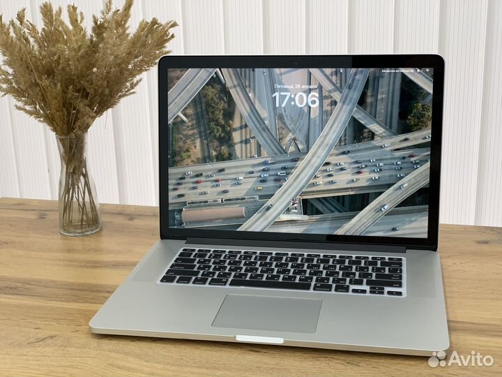 MacBook Pro 15 2017 i7 Sonoma + Photoshop