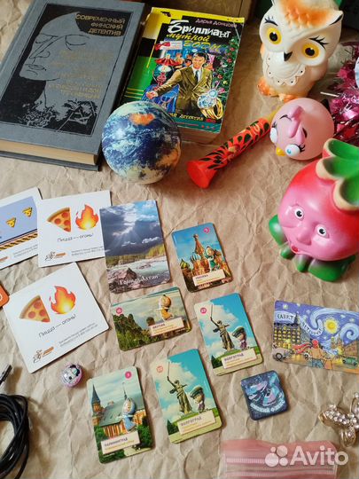 Винтажные книги пакетом, игрушки, товары для дома