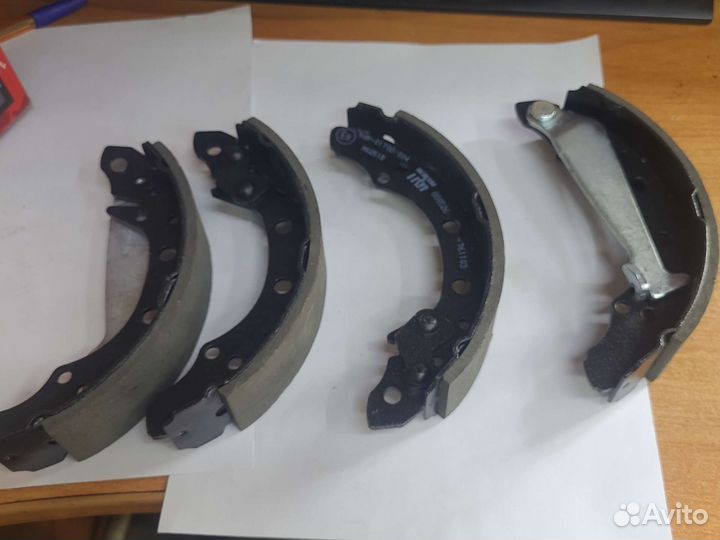 Колодки задние барабанные trw