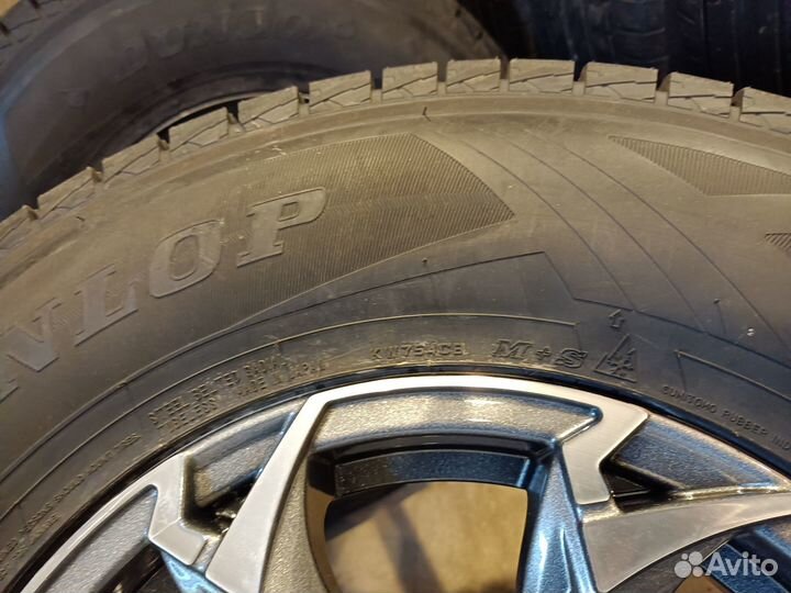 Dunlop Winter Maxx SJ8 215/80 R15 102