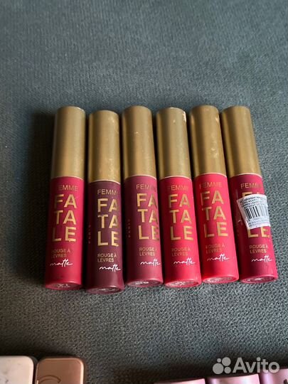 Блески и помады для губ тестеры