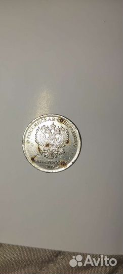 Монета 1 рубль 2019 с браком