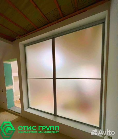 Стационарная стеклянная перегородка