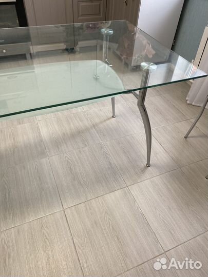 Кухонный стол стеклянный