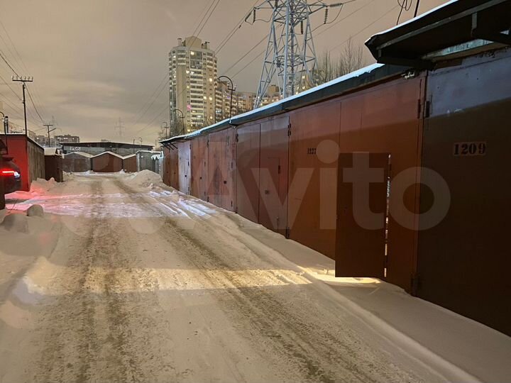 Гараж, > 30 м²