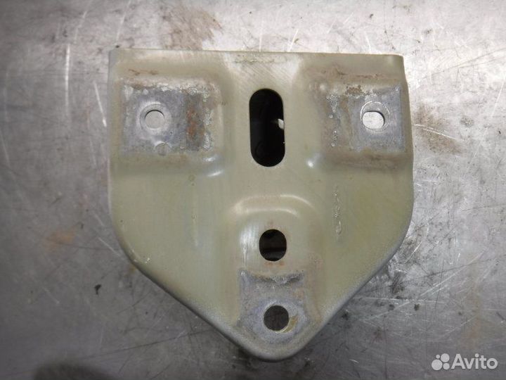 Кронштейн усилителя бампера задний левый