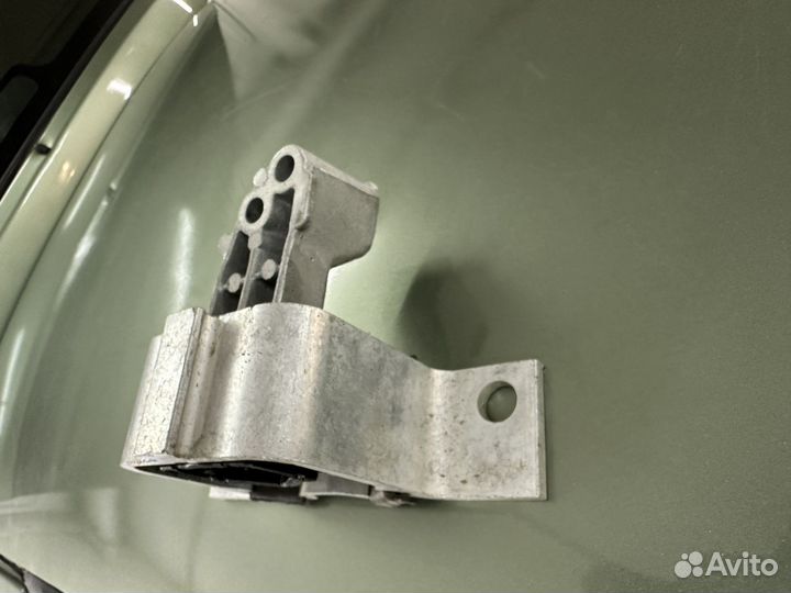 Опора двигателя правая Веста