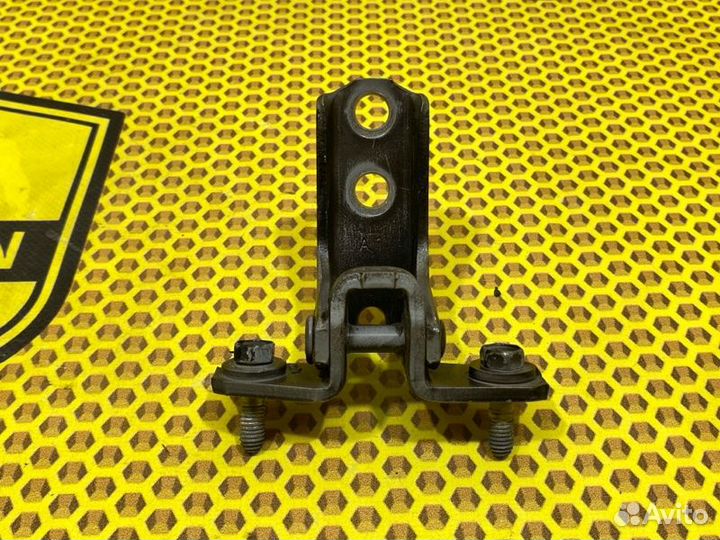 Петля двери передняя верхняя передняя правая