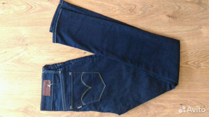 Женские джинсы levi's