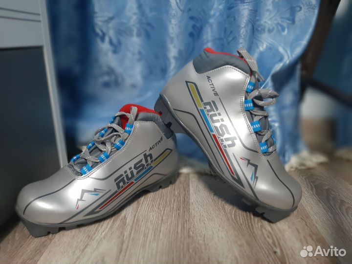 Лыжные ботинки 37р., по стельке 23,5см