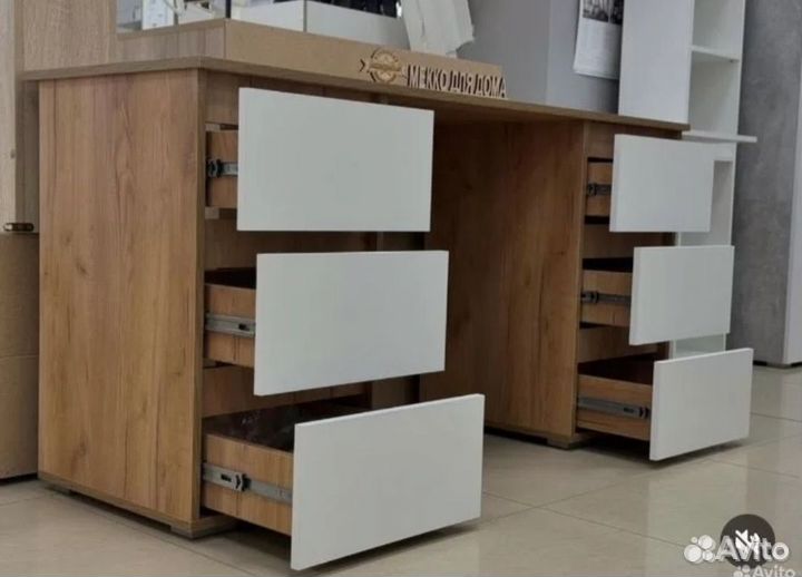 Письменный стол