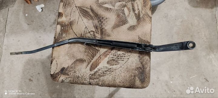 Поводок дворника правый hyundai accent