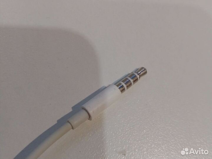 Проводные наушники