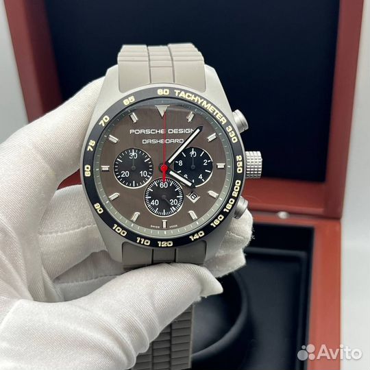 Часы Porsche Design Dashboard