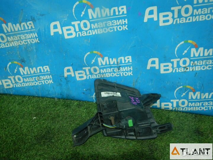 Туманка передняя правая peugeot 407