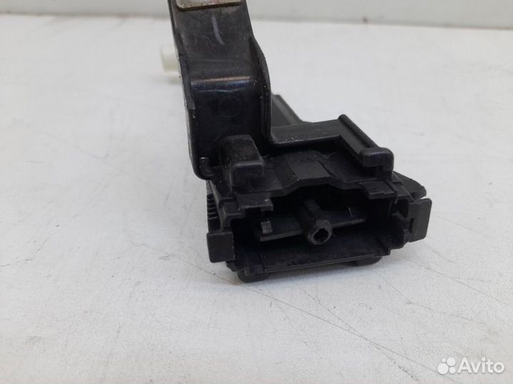 Форсунка омывателя передняя левая Toyota Land