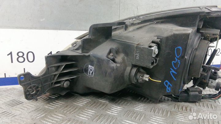 Фара Mitsubishi Lancer 9 (2003-2009)