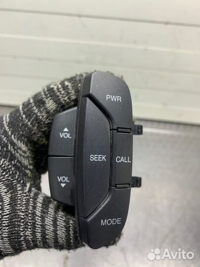 Кнопка управления магнитолой на руль Chevrolet