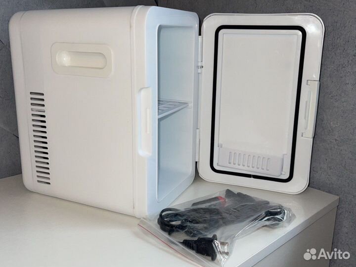 Мини-холодильник для косметики