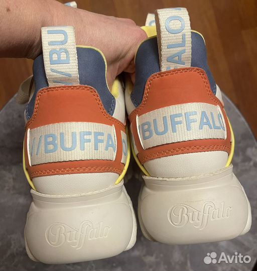 Кроссовки новые buffalo р36