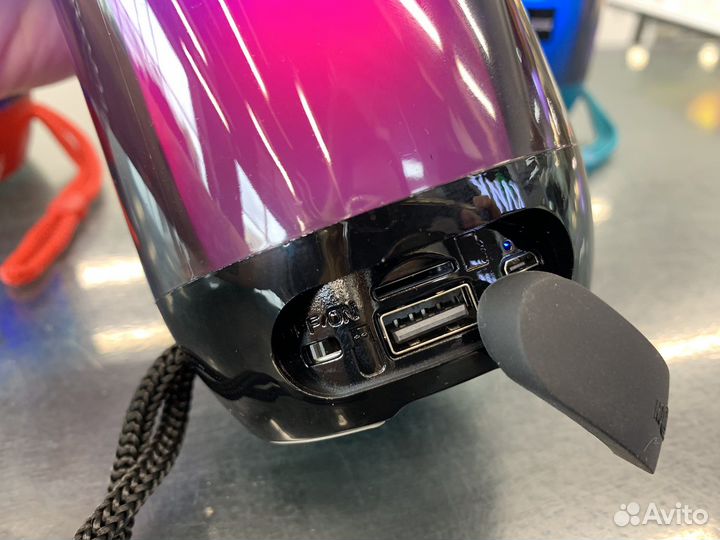 Компактная колонка со светомузыкой