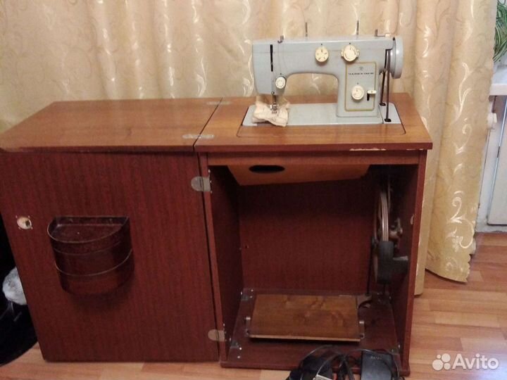 Швейная машина Подольск 142