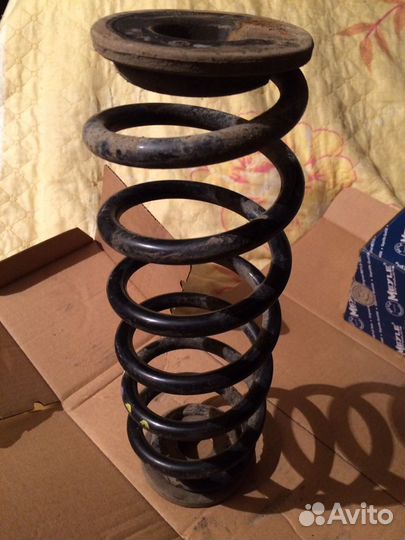 Пружина задняя
